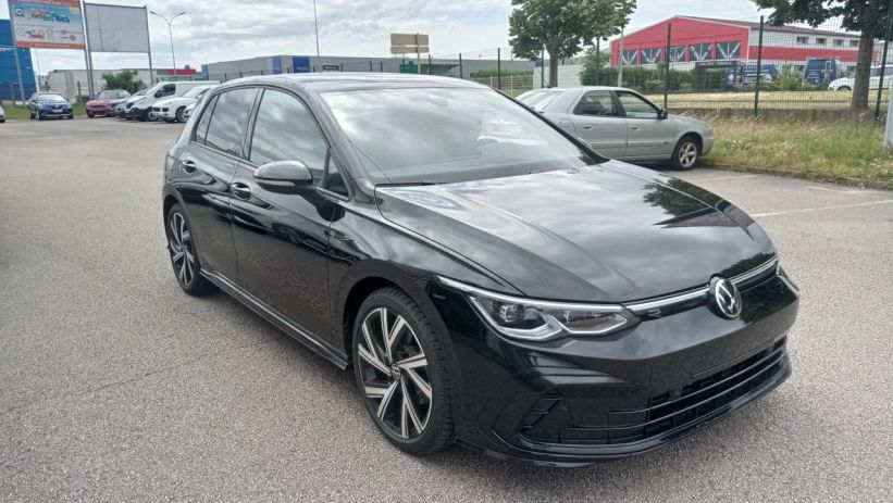 Aperçu du véhicule : R-LINE 2.0 TDI 150CV DSG 7  + LED MATRIX + JA 18 + NEUF 0KM