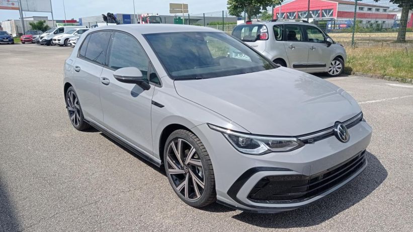 Aperçu du véhicule : R-LINE 2.0 TDI 150CV DSG 7  + LED MATRIX + JA 18 + NEUF 0KM