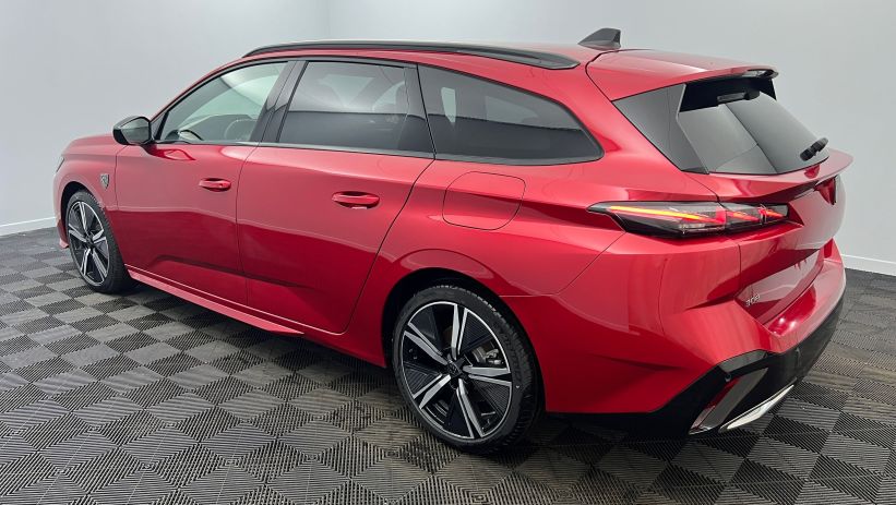 Aperçu du véhicule : PHEV 180 e-EAT8 GT Rouge Elixir avec 7100€ d'équipements inclus