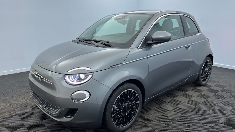 Aperçu du véhicule : Electrique 118 ch (87 kW) La Prima by Bocelli Mineral Grey avec 1838€ d'équipements inclus