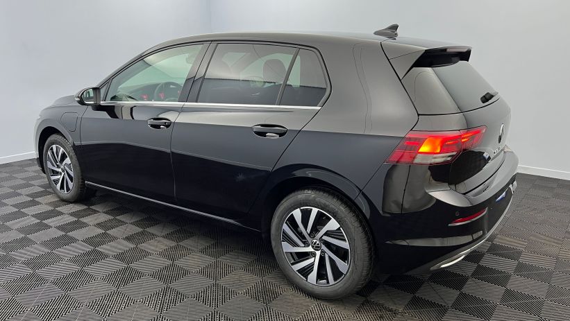 Aperçu du véhicule : 1.4 eHybrid OPF 204 DSG6 Style Noir Intense avec 2180€ d'équipements inclus